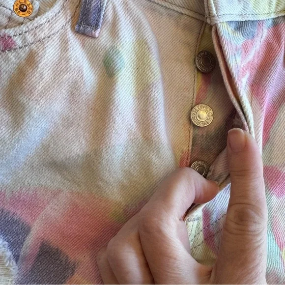 Levi's 501 Button Fly Distressed Cut-Off Raw Hem Grunge Tie Dye Shorts Size 26 - Picture 5 of 14